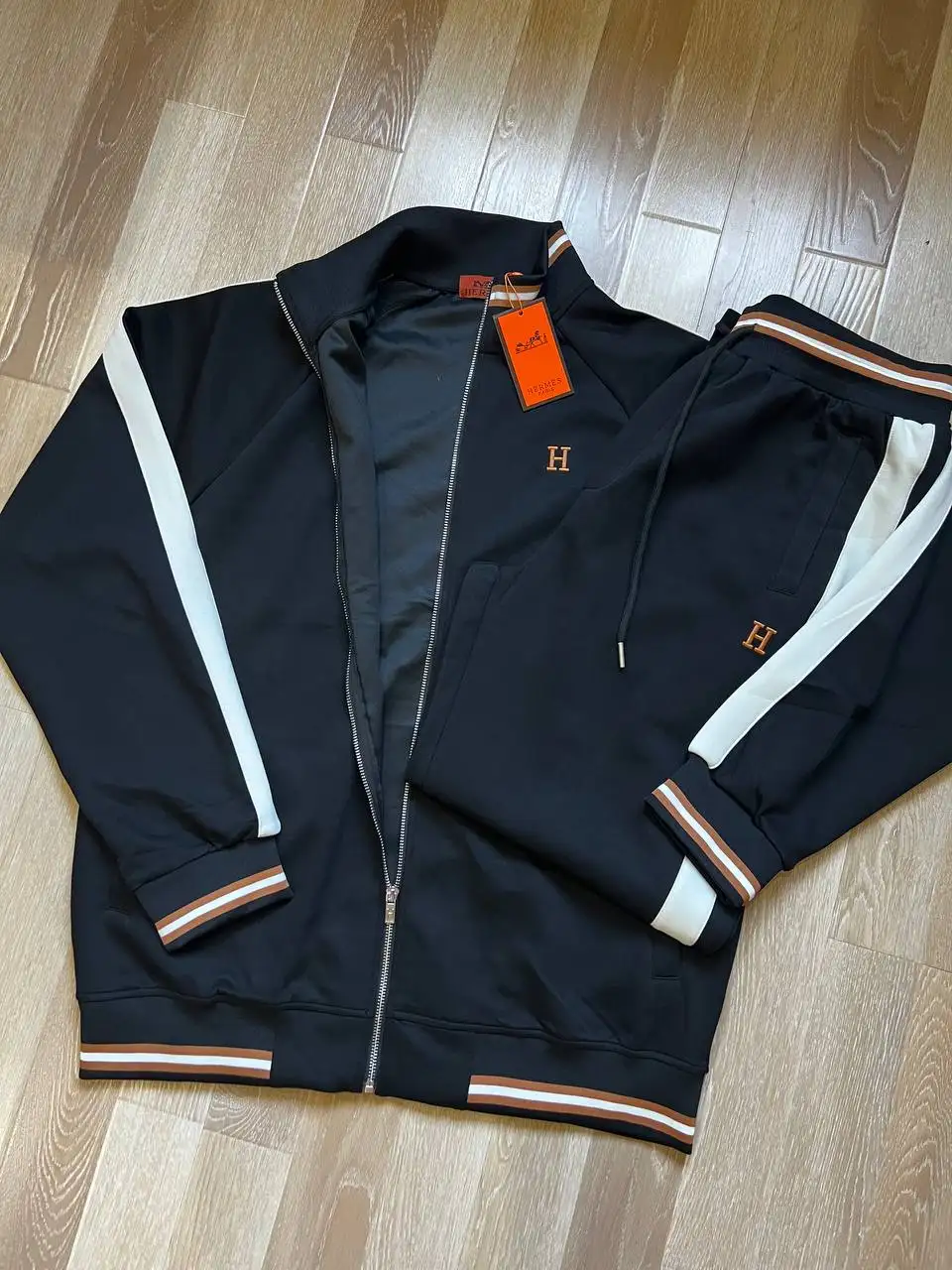 Продам спортивный костюм Hermes и жилетку Boss - Спортивная одежда (Одежда) в Воронеж