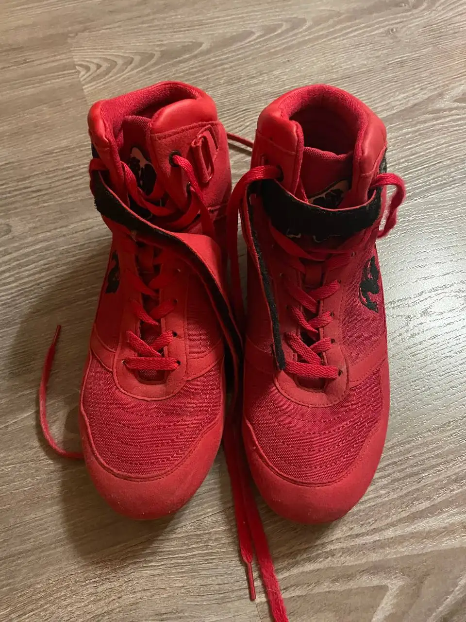 Продажа обуви, одежды и спортивных товаров - Одежда в Москва