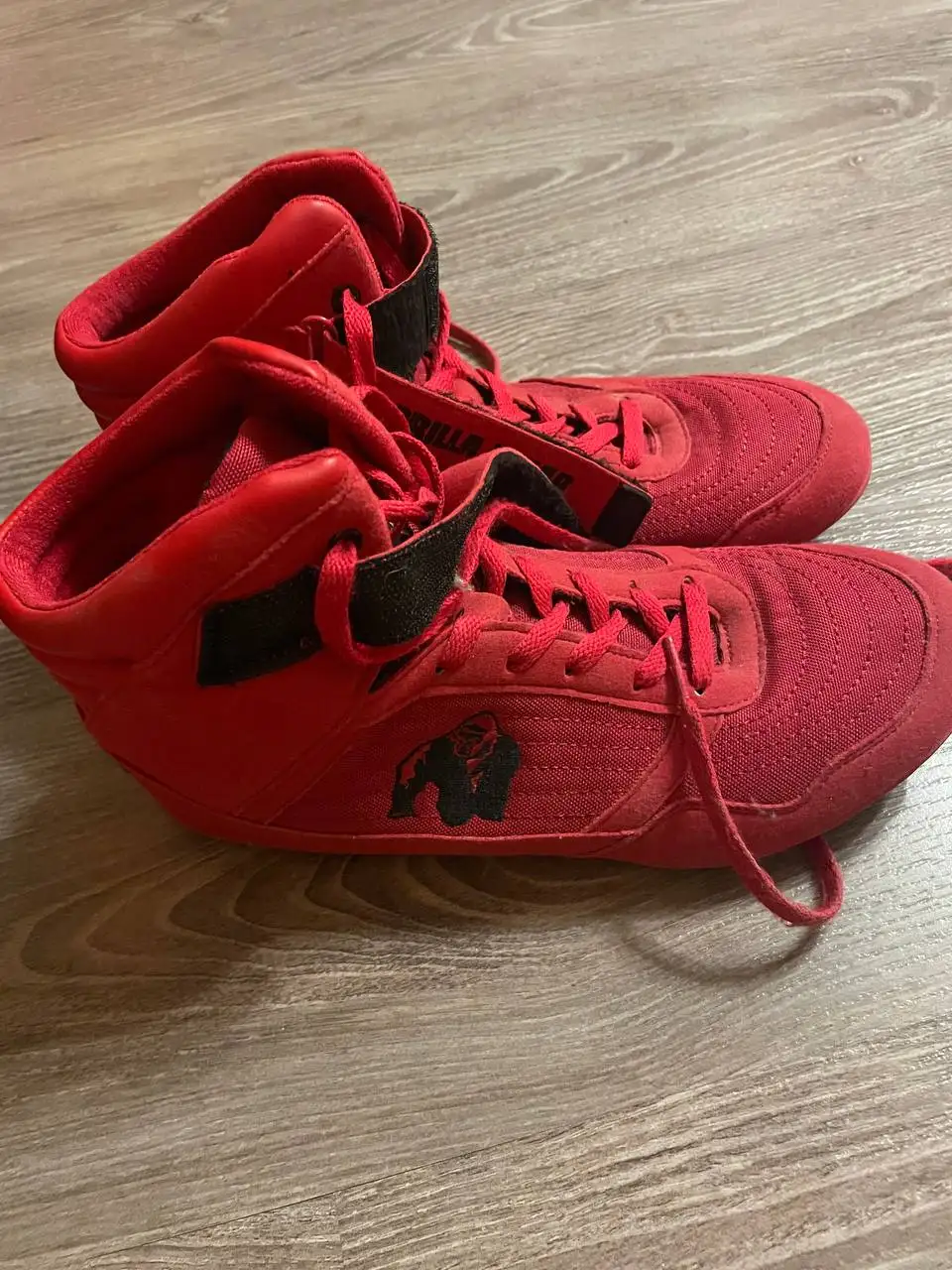 Продажа обуви, одежды и спортивных товаров - Одежда в Москва