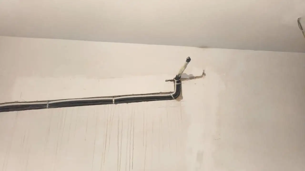 Установка кондиционеров с прокладкой трассы и ремонтом квартир - Ремонт и установка техники (Услуги) в Москва