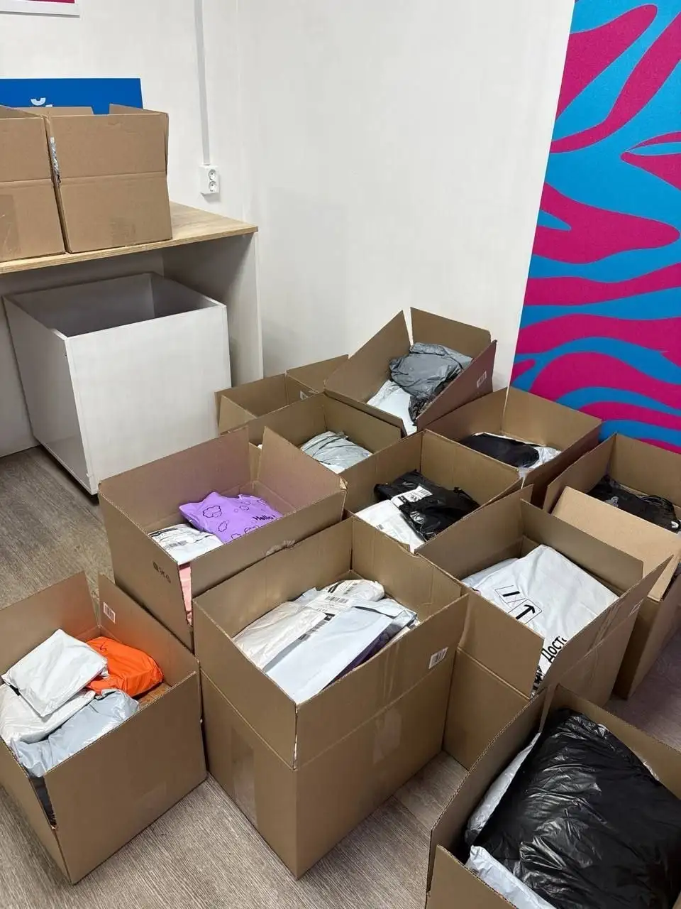 Боксы с закрытыми посылками - случайные товары - Барахолка в Москва