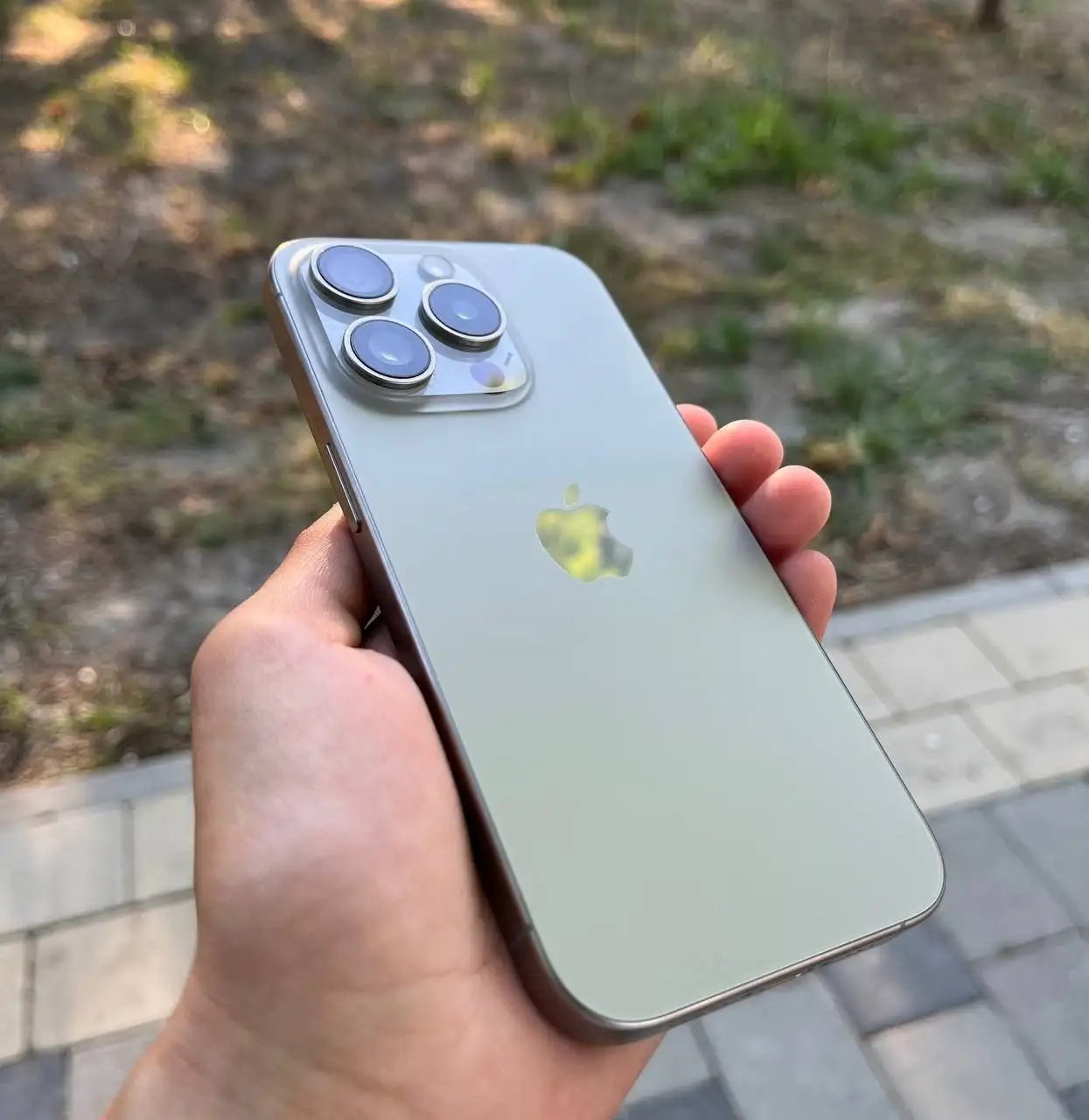 Отдам iPhone 15 Pro 1TB в подарок - Смартфоны (Электроника) в Москва