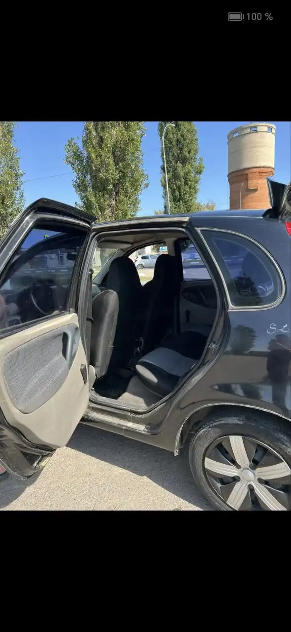 Автомобиль 2011 года