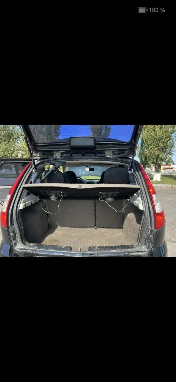 Автомобиль 2011 года