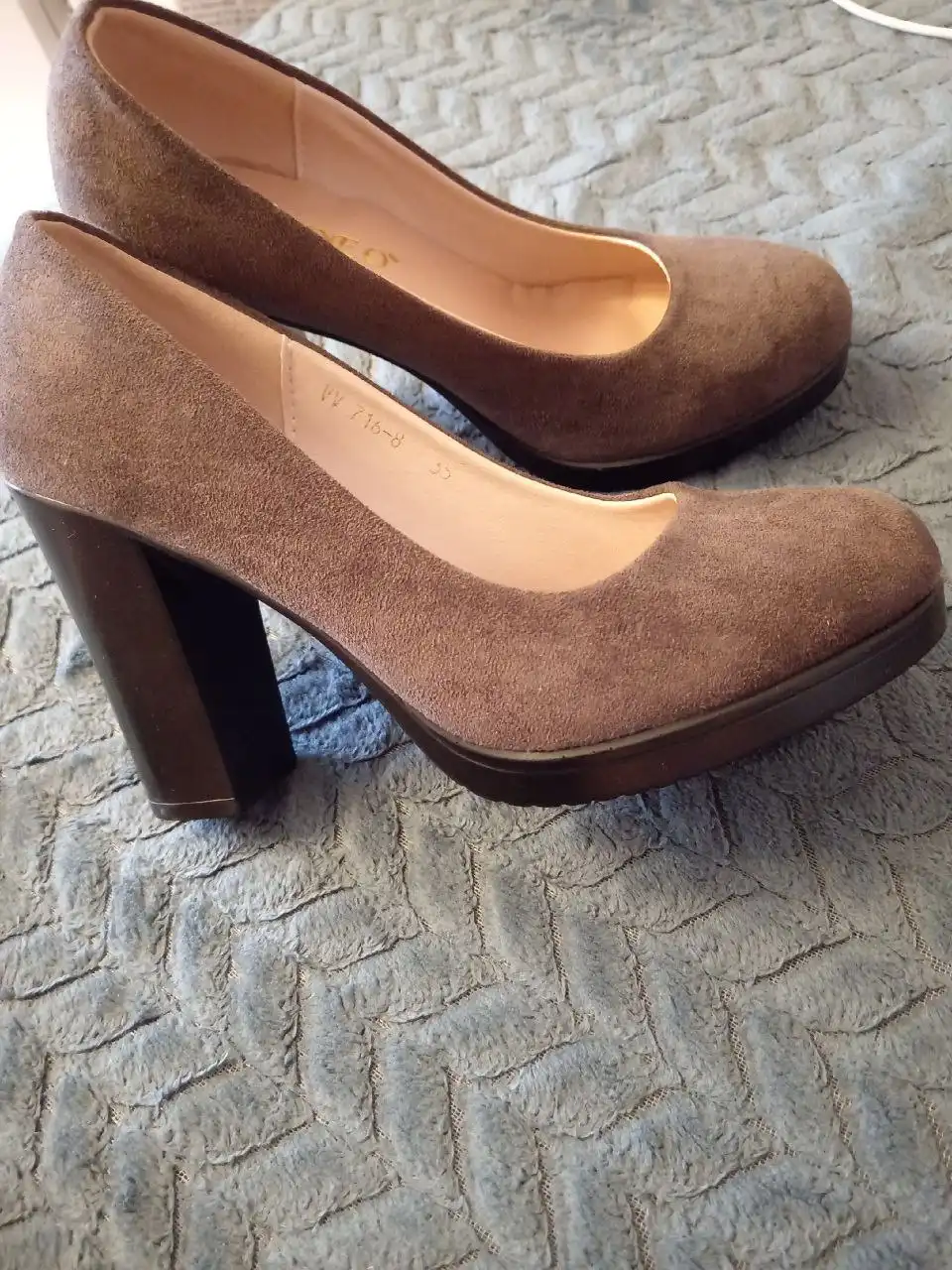 Продажа новых туфель 35 размера