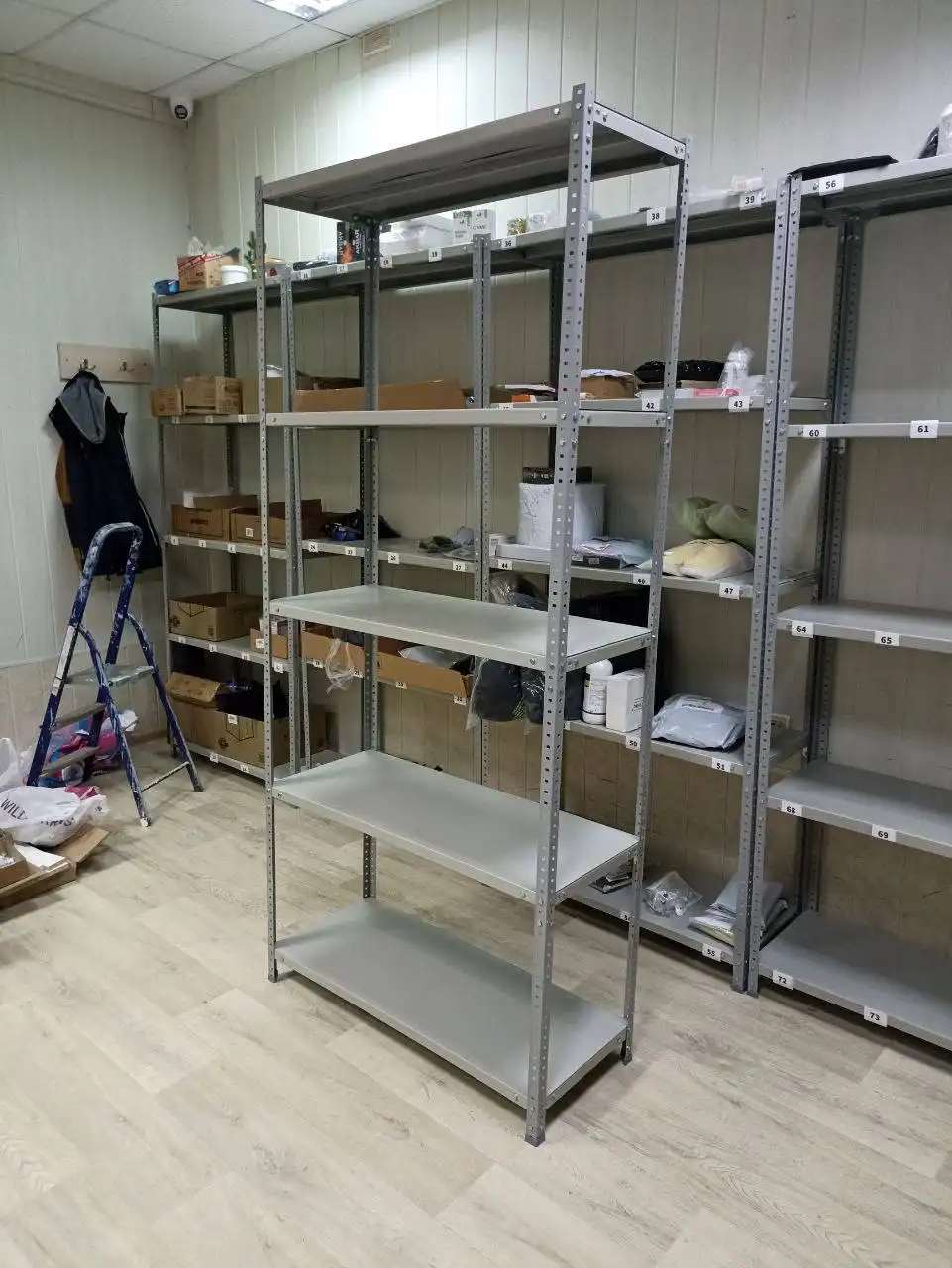 Продается новый серый стеллаж с 5 полками