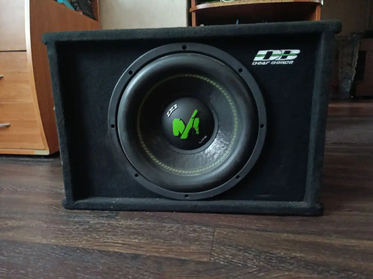 Продам активный сабвуфер Deaf bounce