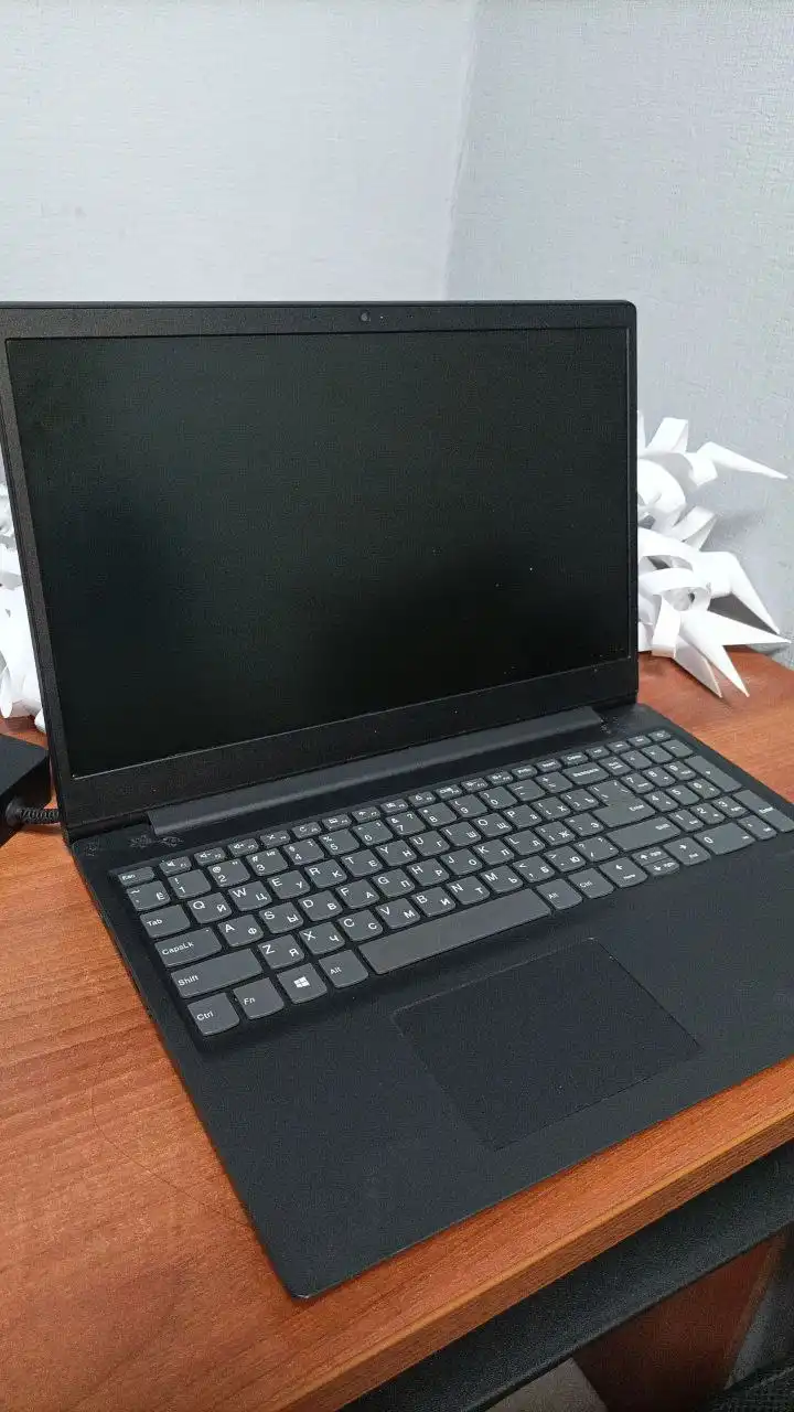 Продам ноутбук Lenovo s145-15api