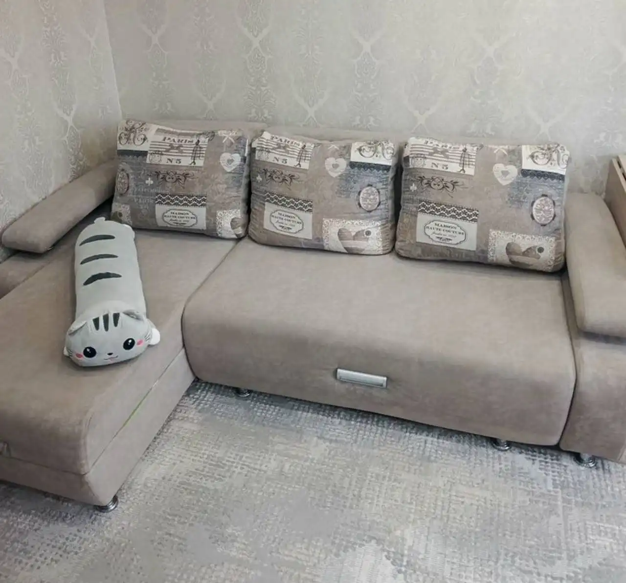 Продам угловой диван с изменяемой конфигурацией