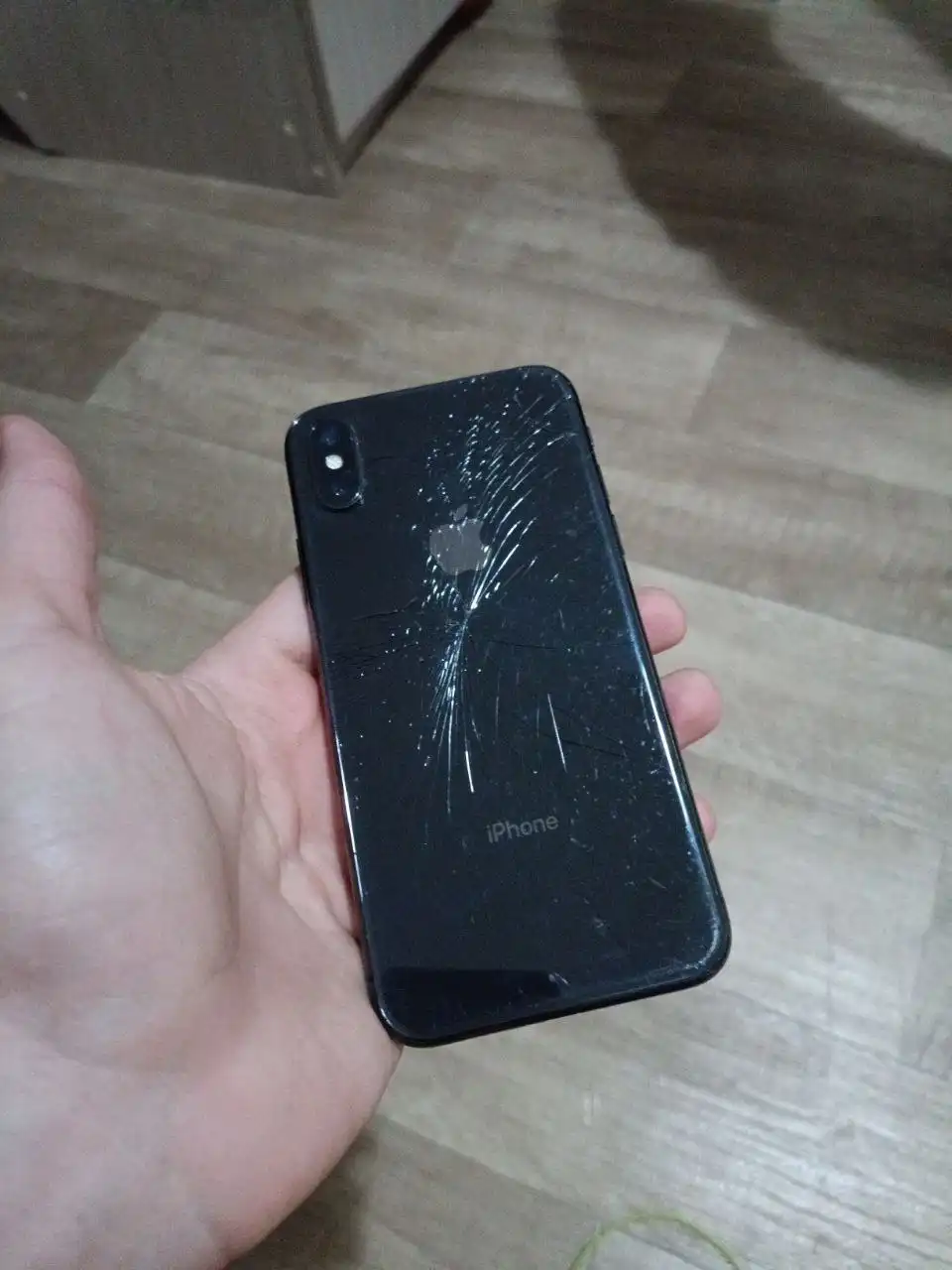 Продам iPhone X 64 ГБ с повреждениями