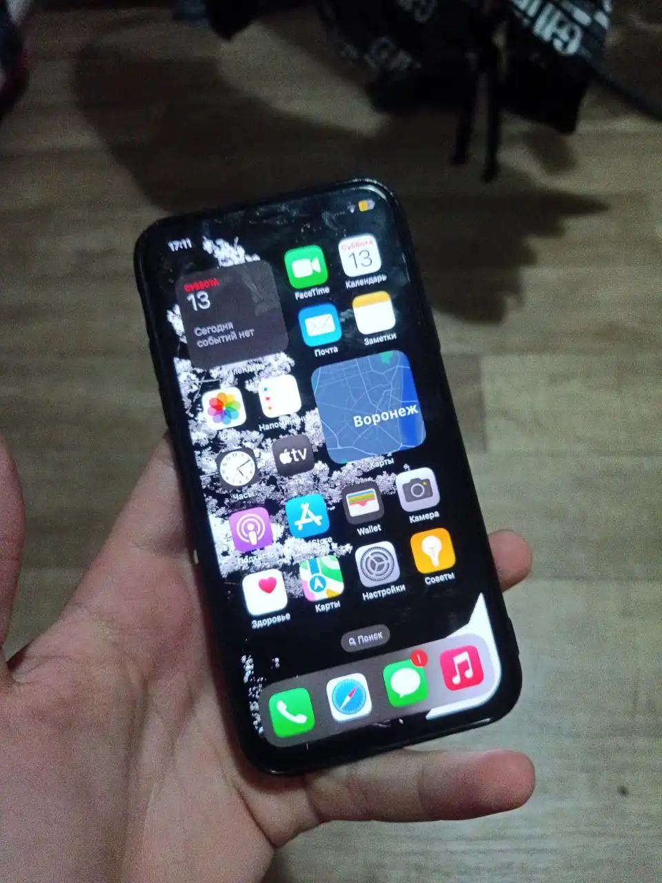 Продам iPhone X 64 ГБ с повреждениями