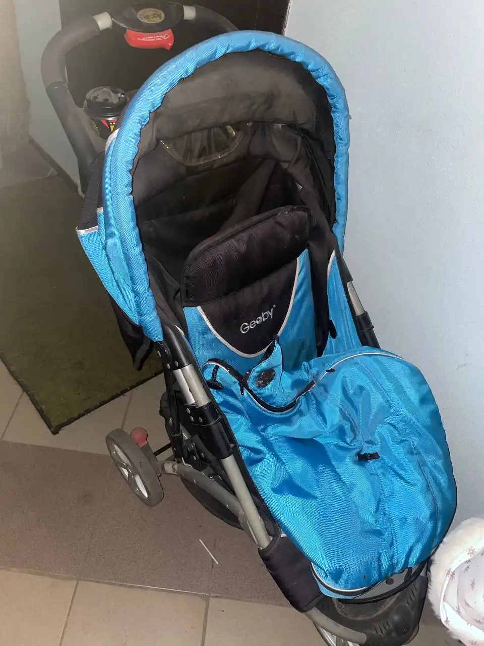 Продажа двух детских колясок: прогулочной и зимних санок