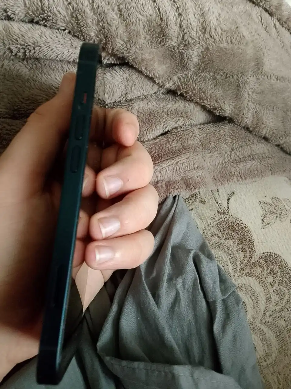 Продам iPhone 14 128 Гб с проводом