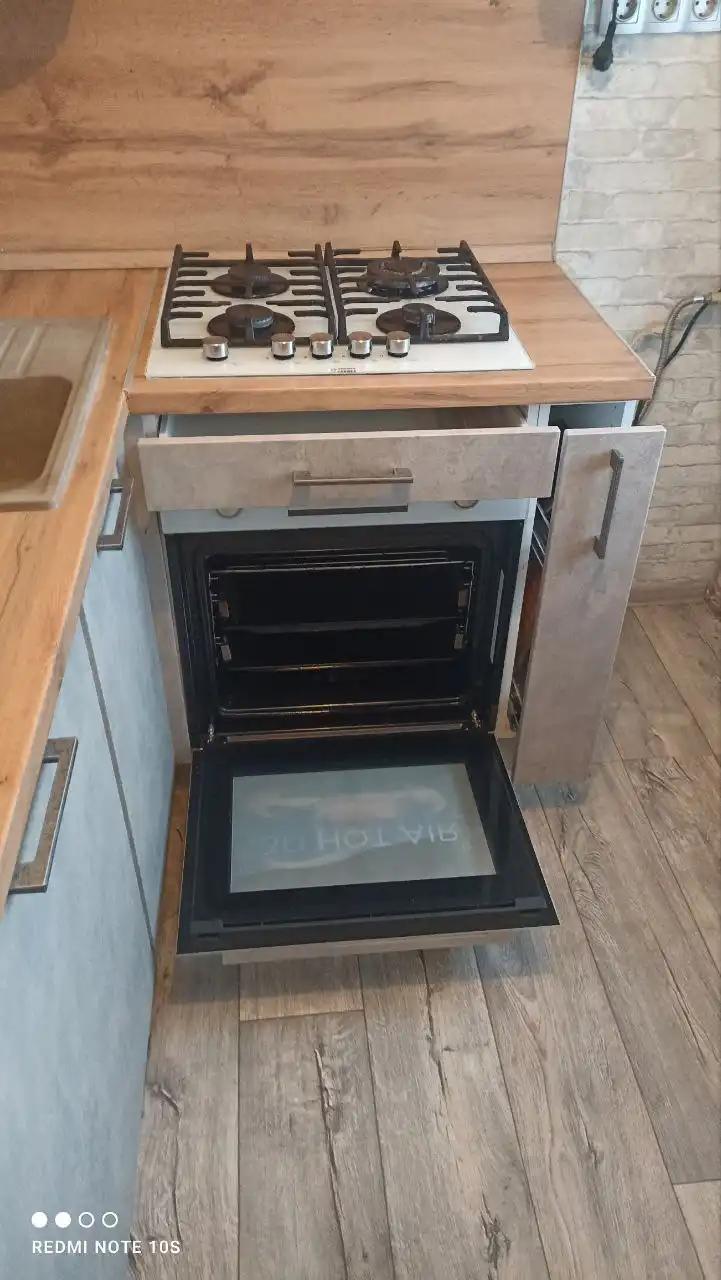 Продам кухню с оборудованием