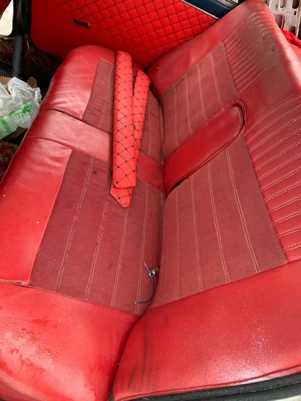 Продам ВАЗ 2103 с новым двигателем и красным салоном