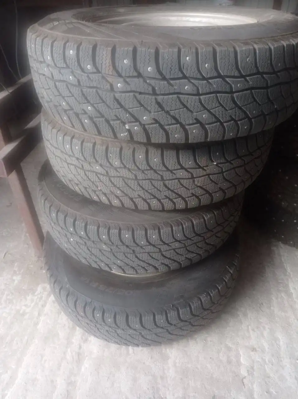 Шины Viatti Bosco Nordico R15 205/75 в хорошем состоянии