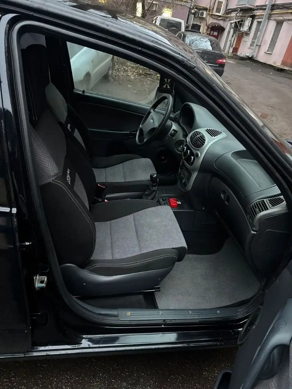 Продам автомобиль Лада Калина 2010 года в хорошем состоянии