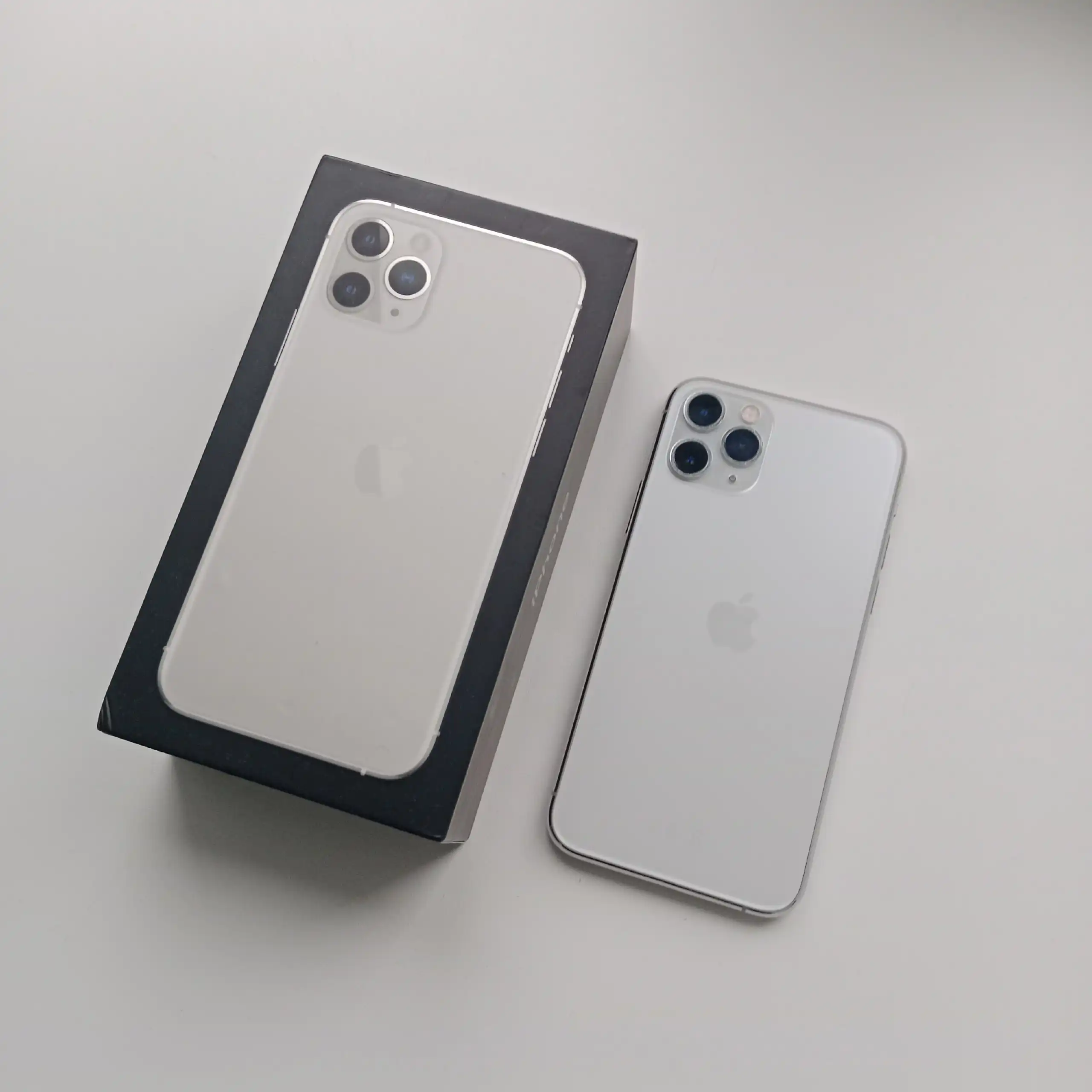 Apple iPhone 11 Pro 64GB в хорошем состоянии - Смартфоны (Электроника) в Воронеж