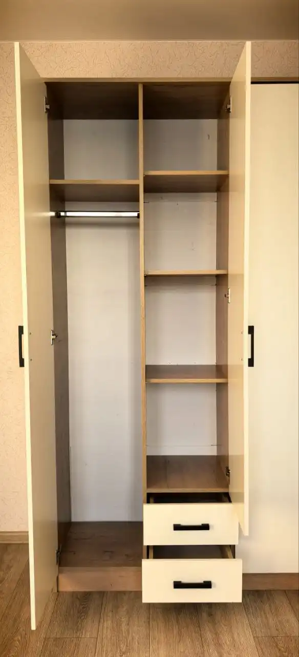 Продается угловой шкаф с комодом и зеркалом - Мебель (Для дома и дачи) в Воронеж