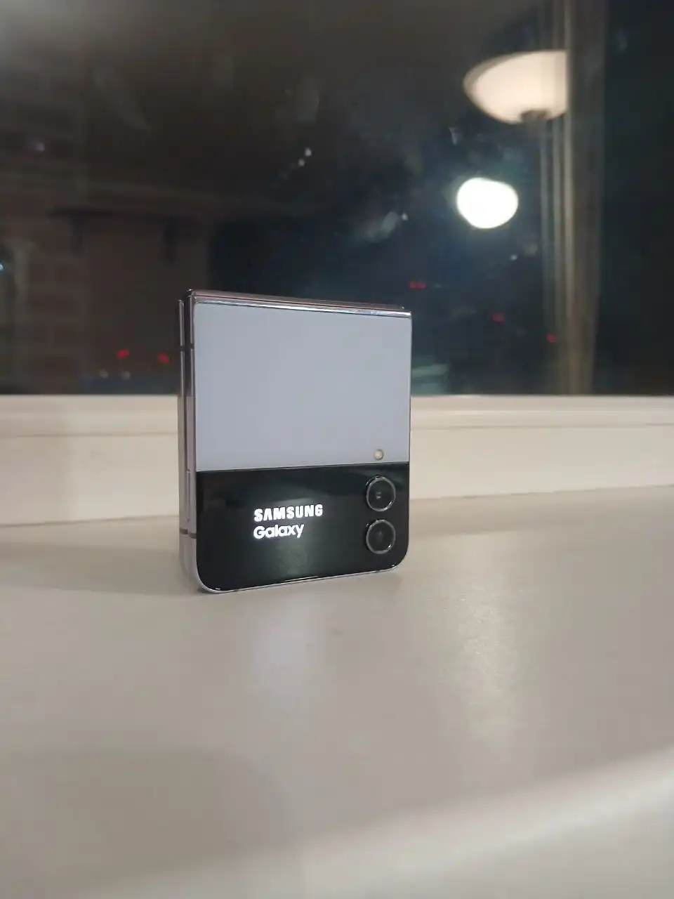 Samsung Z Flip4 с неработающим основным экраном - Смартфоны (Электроника) в Воронеж