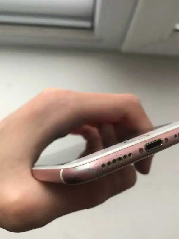 Продам Iphone 7 32gb Rose Gold - Смартфоны (Электроника) в Воронеж