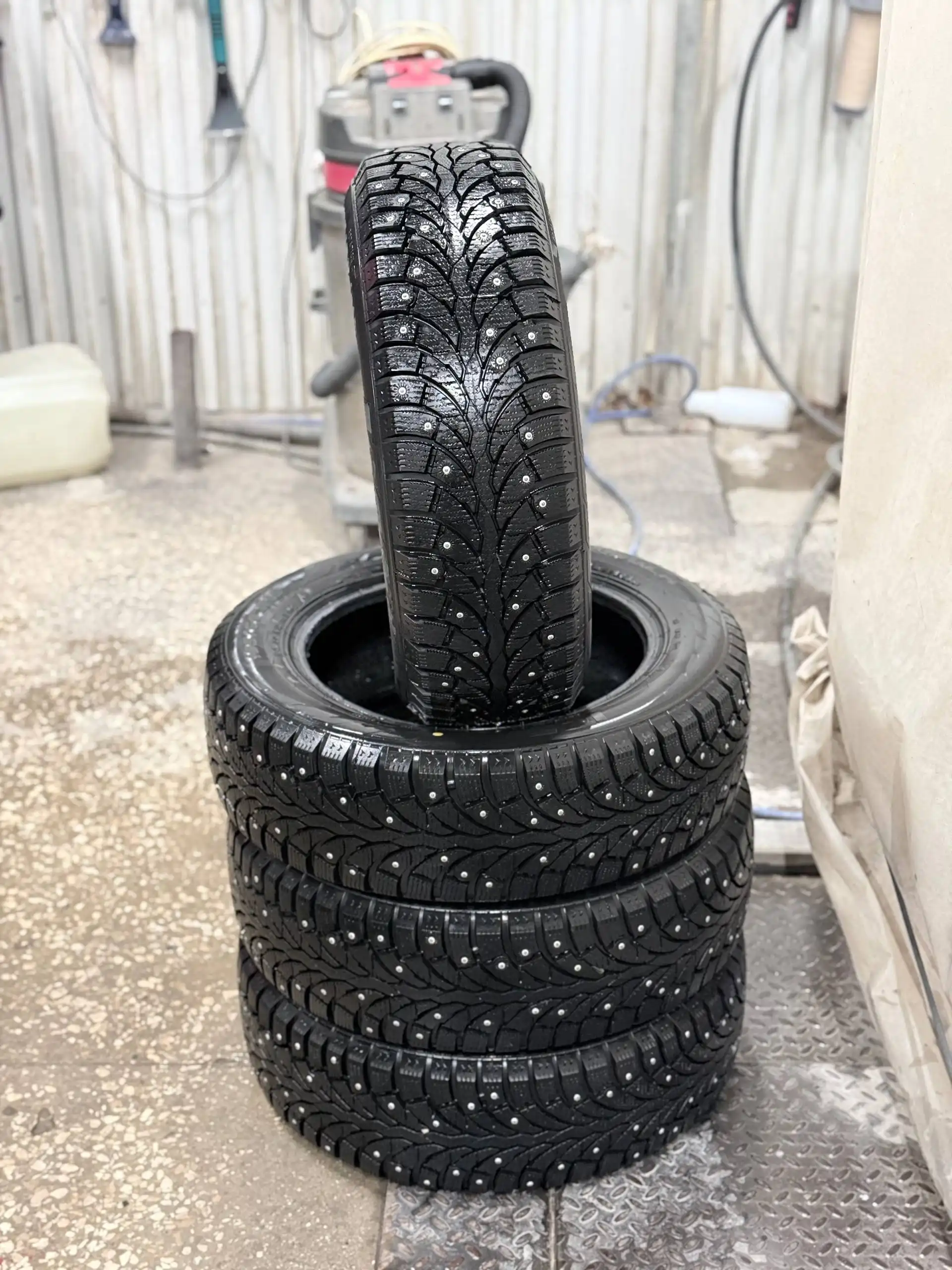 Продажа зимних шин 185/60 R15