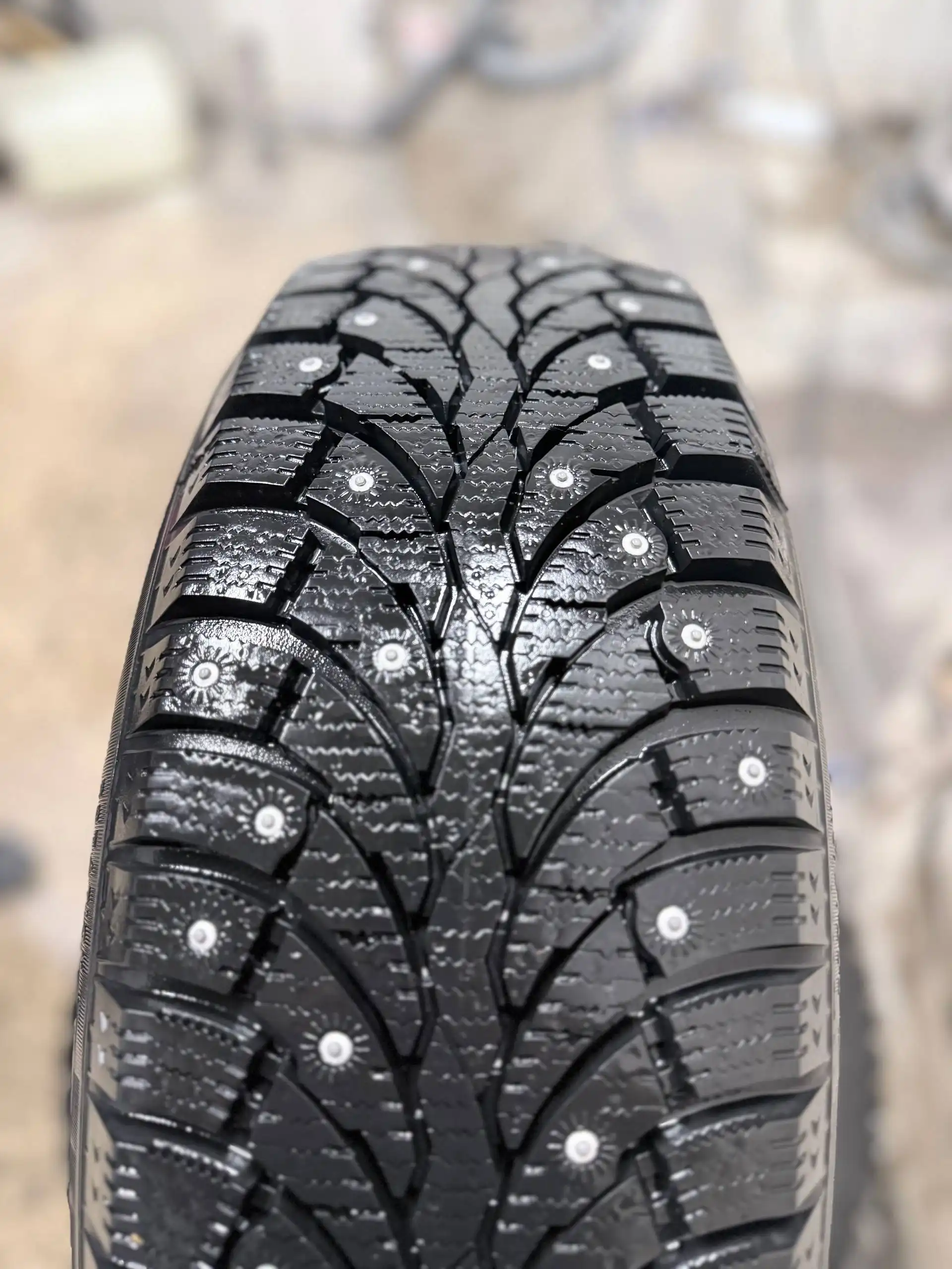 Продажа зимних шин 185/60 R15