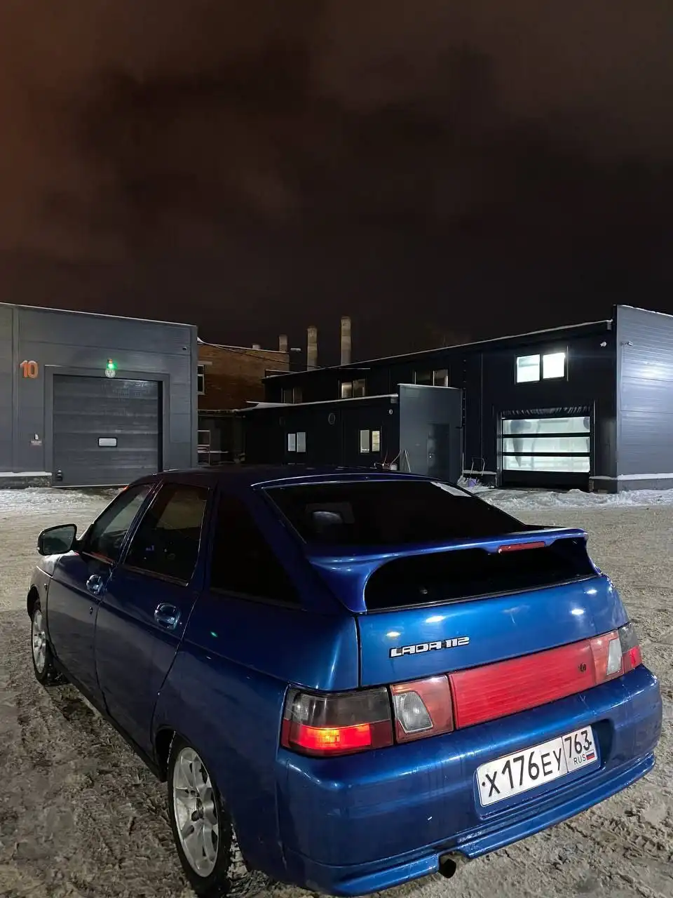 Запрос фонарей со стопами для автомобиля