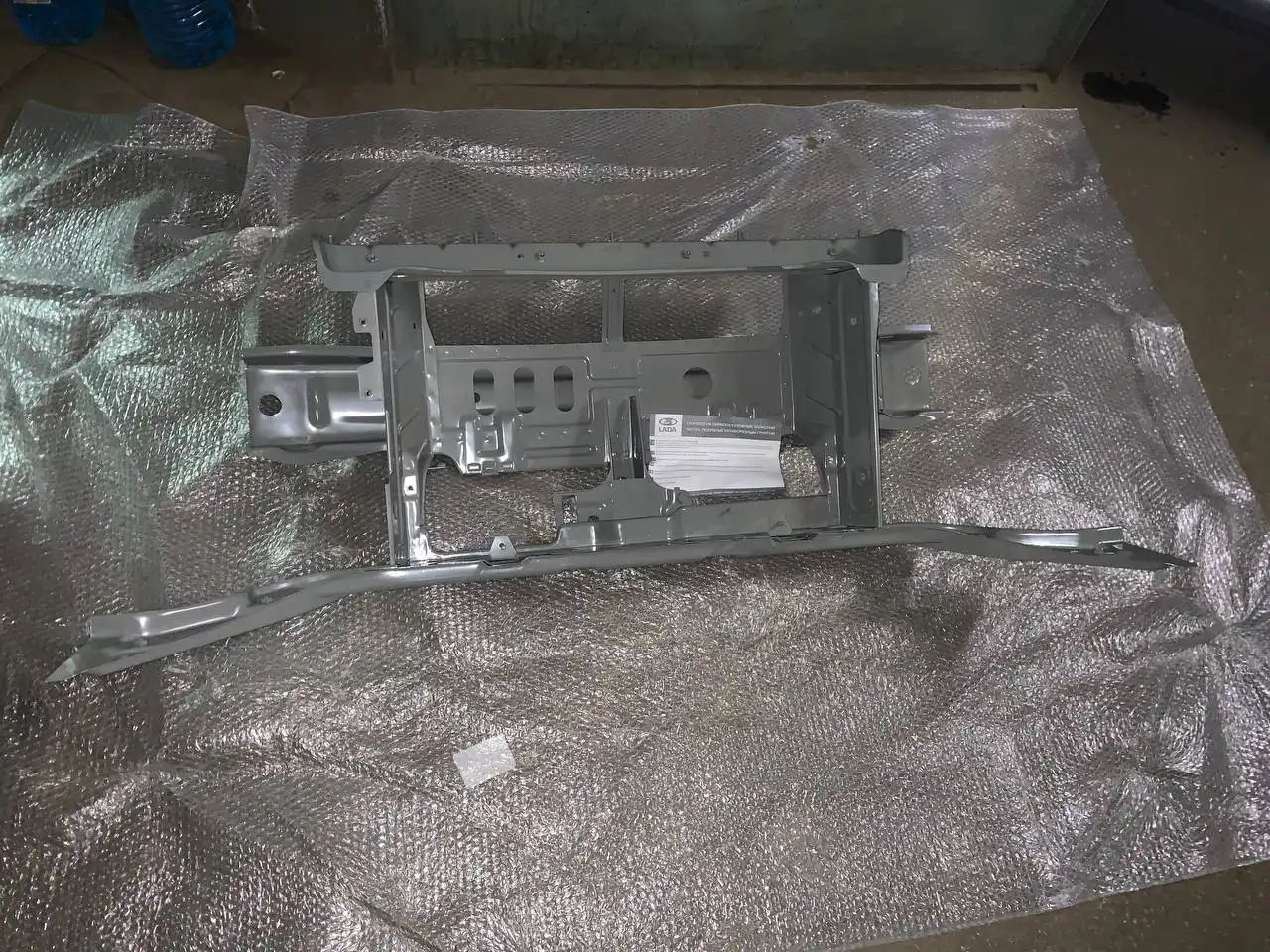 Продам раму радиатора 2170/2110 новая оригинал