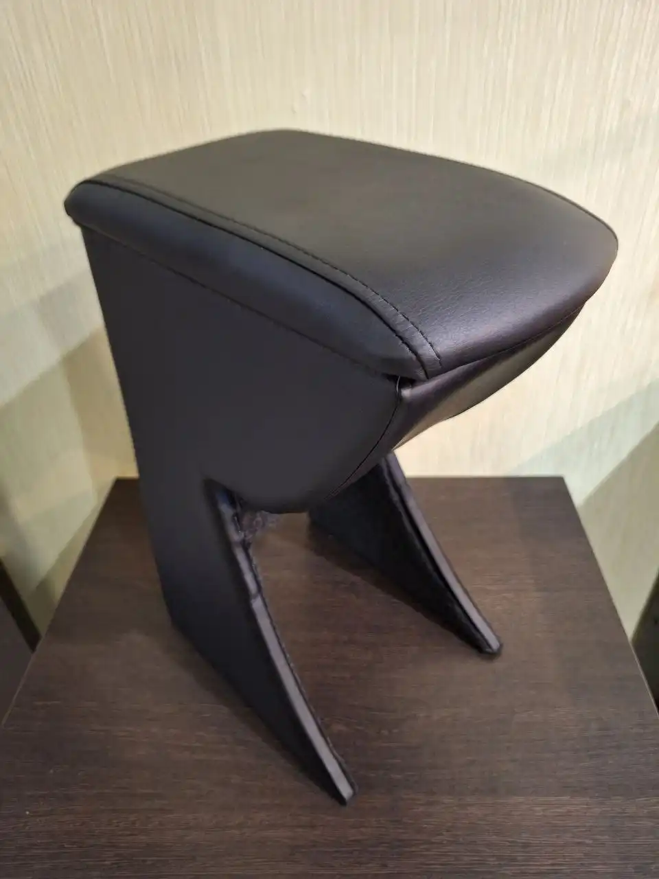 Подлокотник на Ладу Весту - Автоаксессуары (Запчасти) в Тольятти