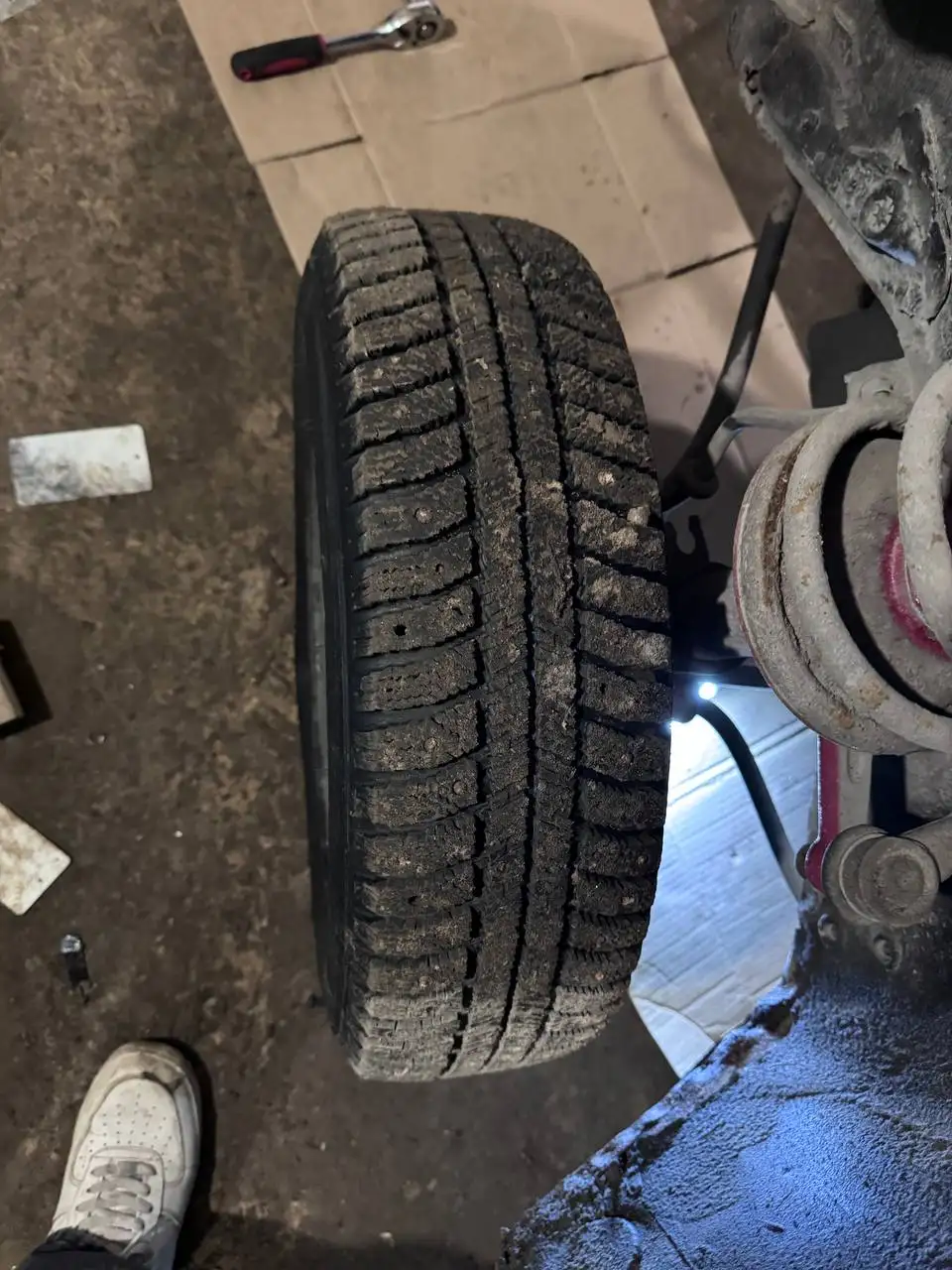 Шины ЗИМА R13 на жигулевских дисках - Шины и диски (Авто) в Тольятти