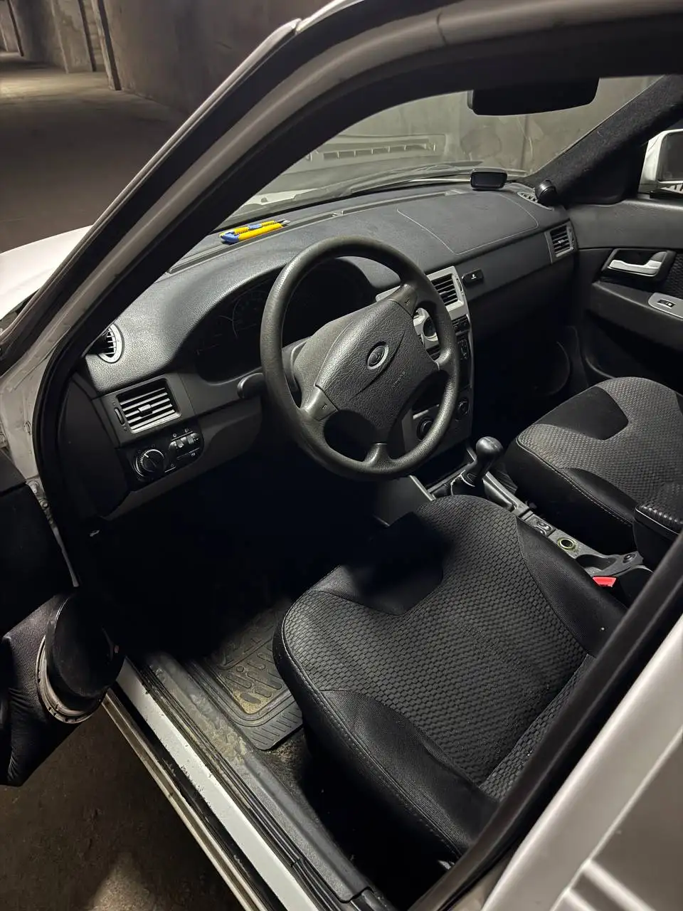 Продам приору 2010 года с кондиционером - Легковые автомобили (Авто) в Тольятти