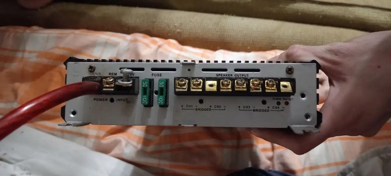 Продам усилитель для колонок - Аудиотехника (Электроника) в Тольятти