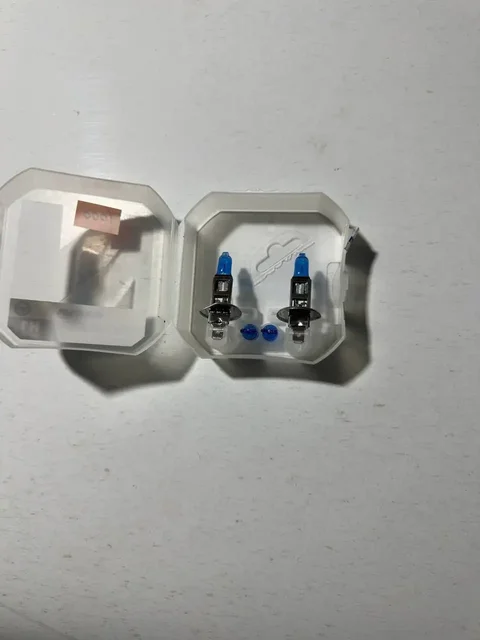 Продажа новых автомобильных фар H1 габаритов и ближнего света - Автозапчасти для легковых автомобилей в Тольятти