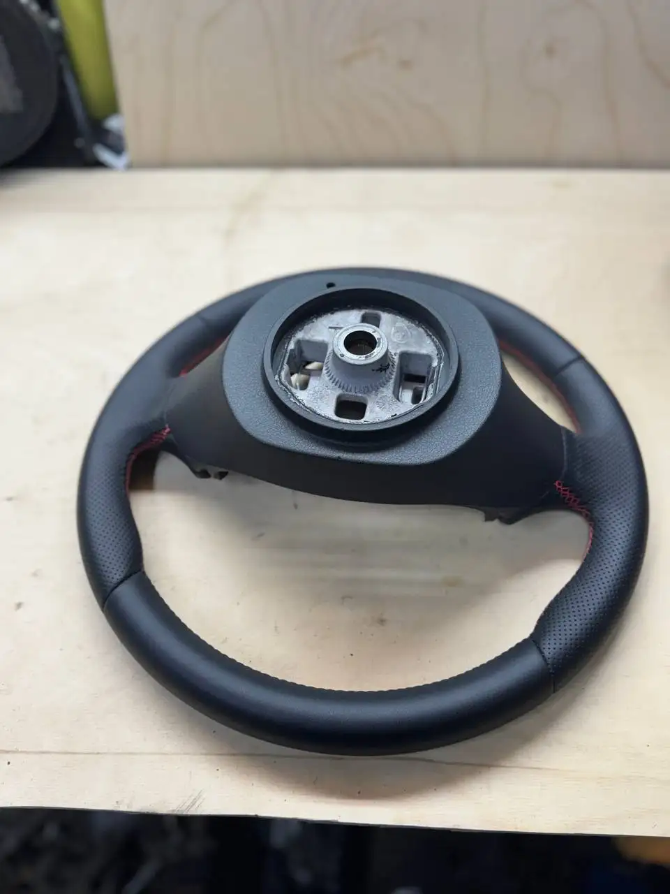 Руль Приора 2 перешитый в отличном состоянии - Запчасти (Авто) в Тольятти