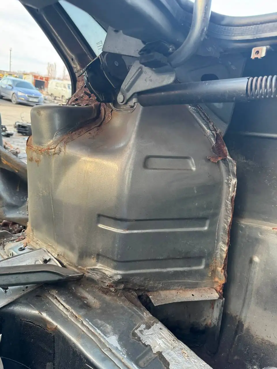 Задняя часть от приоры седан цвет кварц - Запчасти в Тольятти