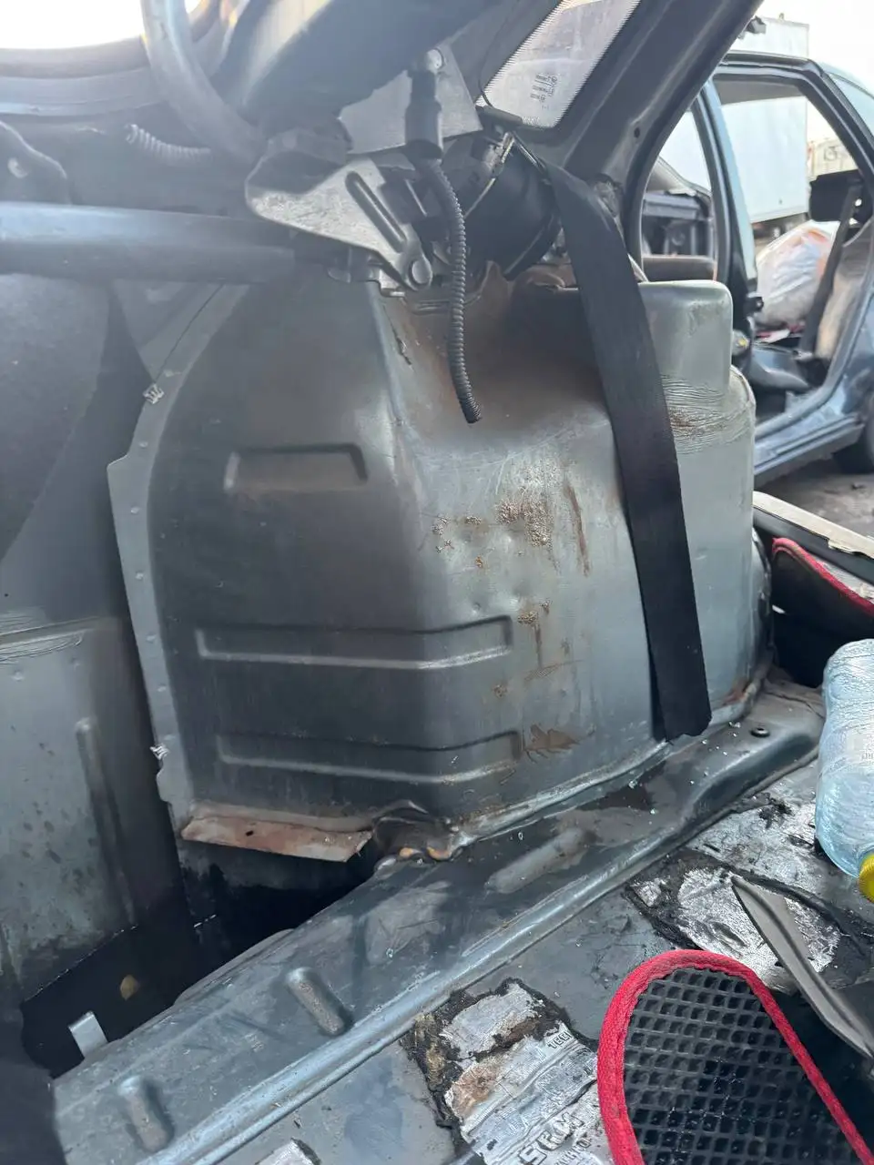 Задняя часть от приоры седан цвет кварц - Запчасти в Тольятти