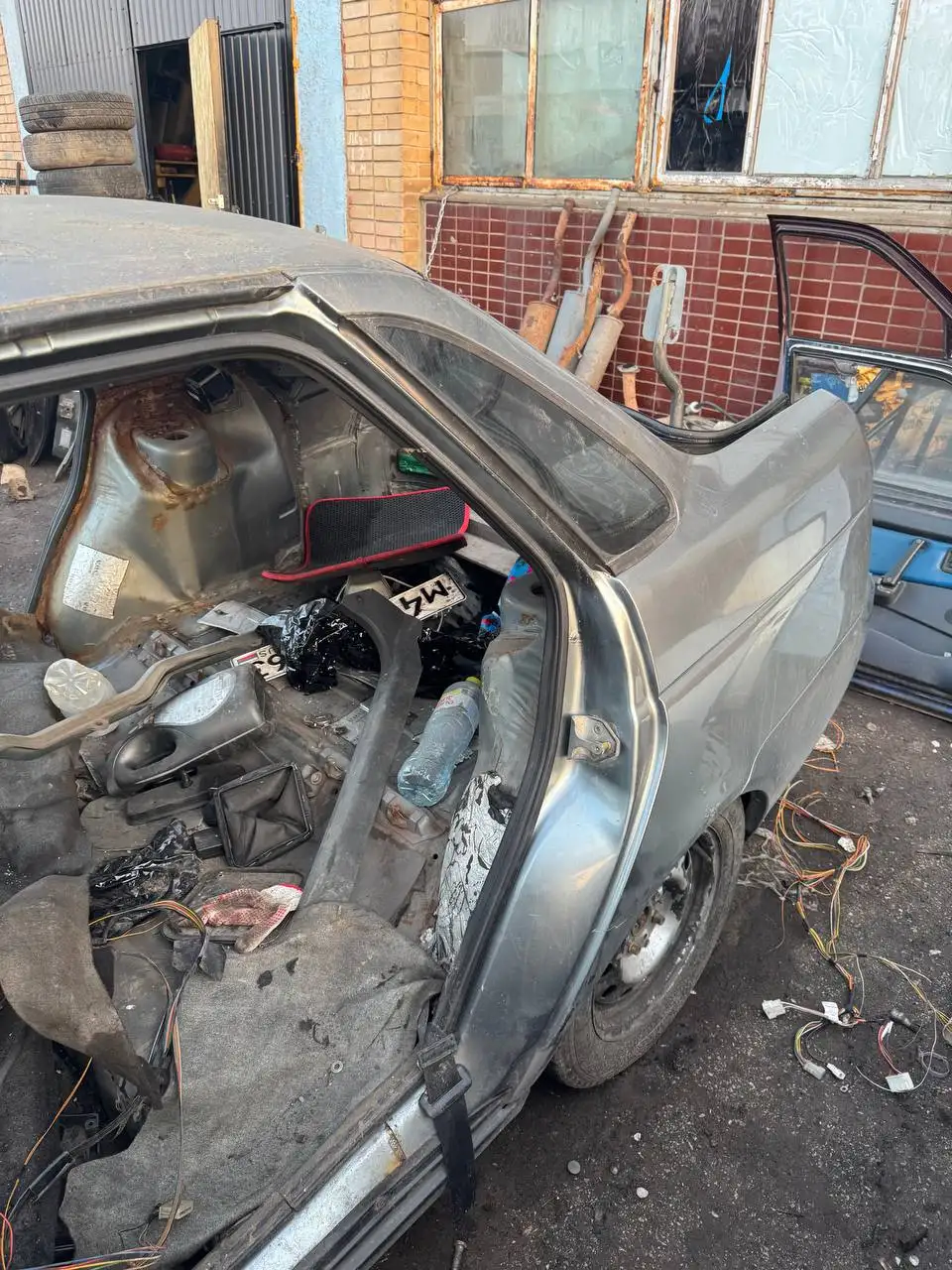 Задняя часть от приоры седан цвет кварц - Запчасти в Тольятти