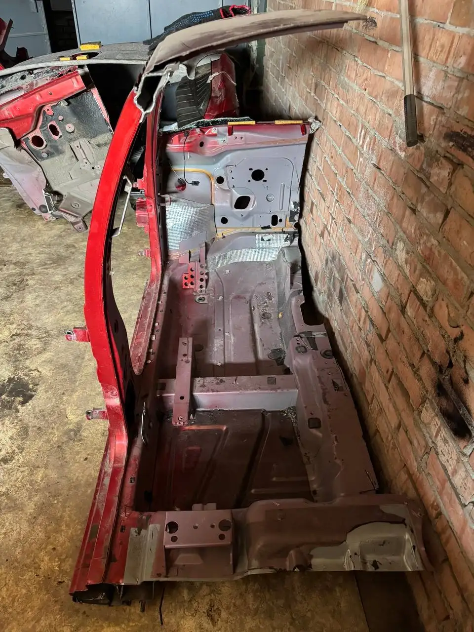 Продажа четверти кузова от Lada Granta 2021 года - Кузовные детали (Запчасти) в Тольятти