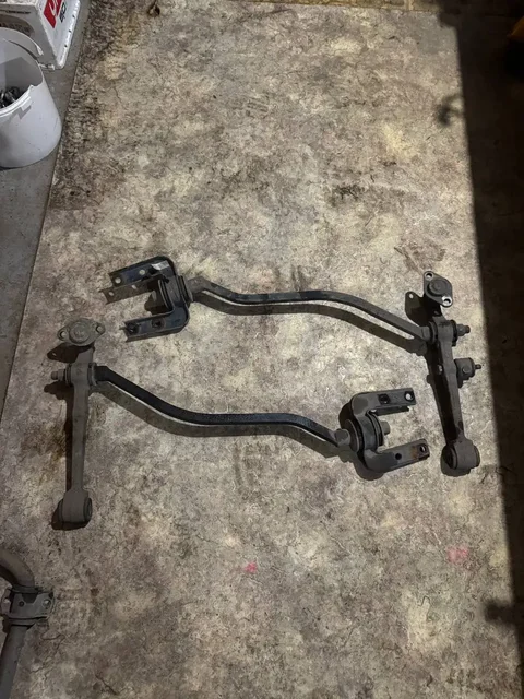 Запчасти для автомобиля - Автоаксессуары в Тольятти