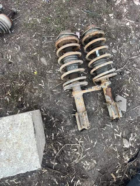 Запчасти для автомобиля: стойки, привод, вакуум, стартер - Автоаксессуары в Тольятти