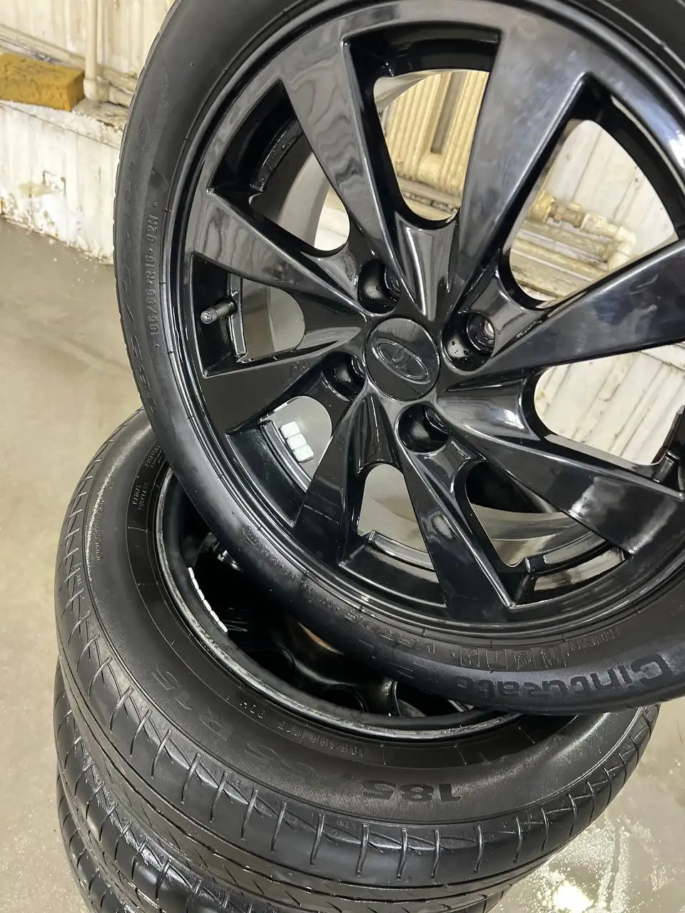 Литые диски Black Edition R15 в сборе с резиной Pirelli 185/55 R15 2020 год - Запчасти (Авто) в Тольятти