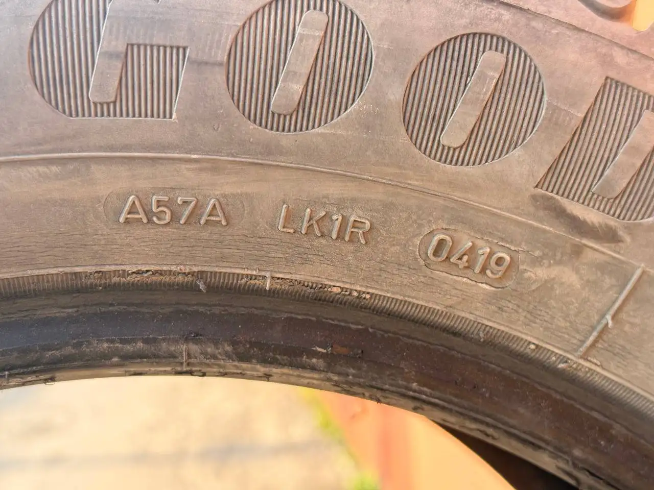 Продам зимние шины 205/65/16 и 235/55/17 - Шины и диски (Авто) в Тольятти