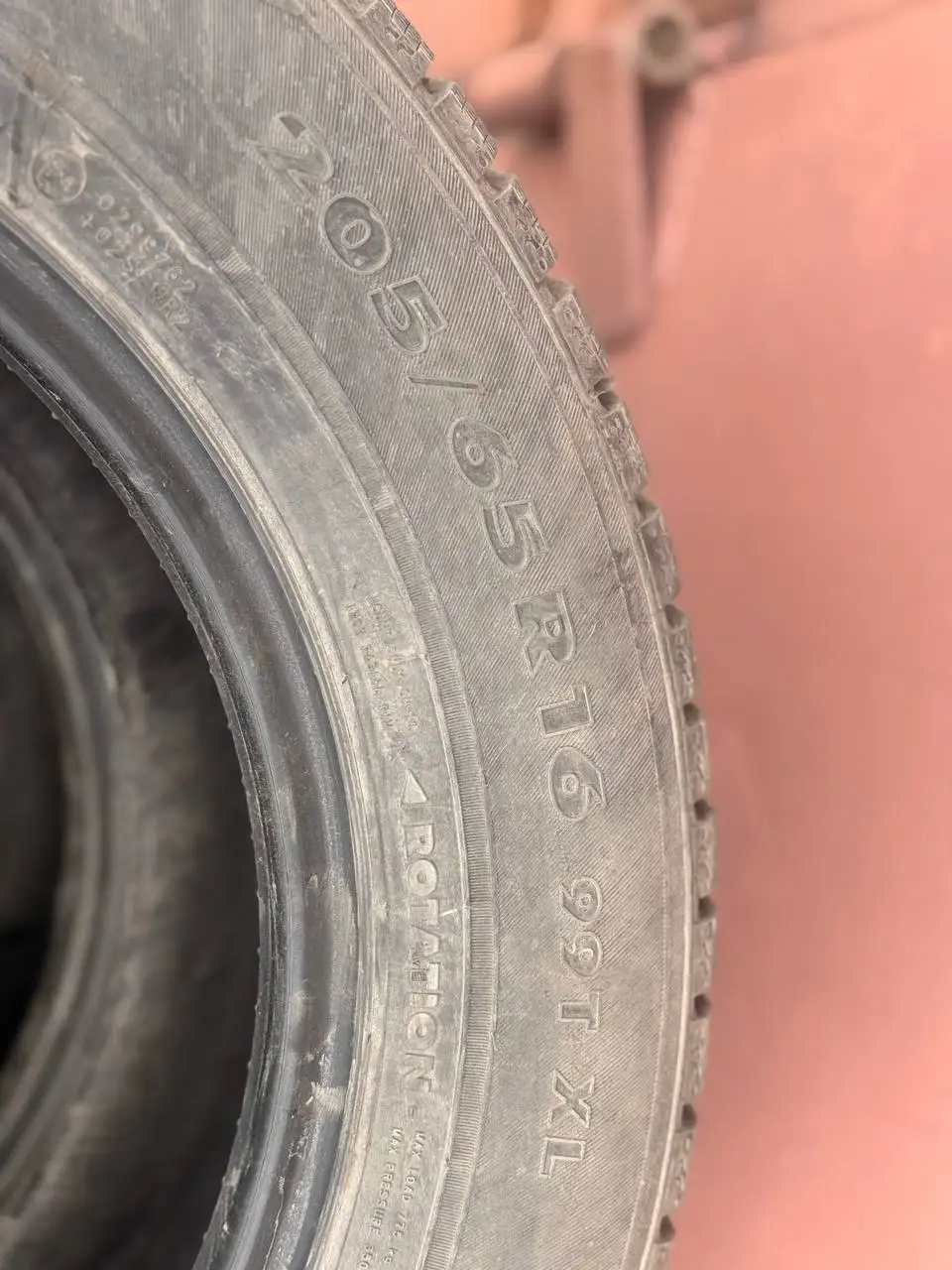 Продам зимние шины 205/65/16 и 235/55/17 - Шины и диски (Авто) в Тольятти