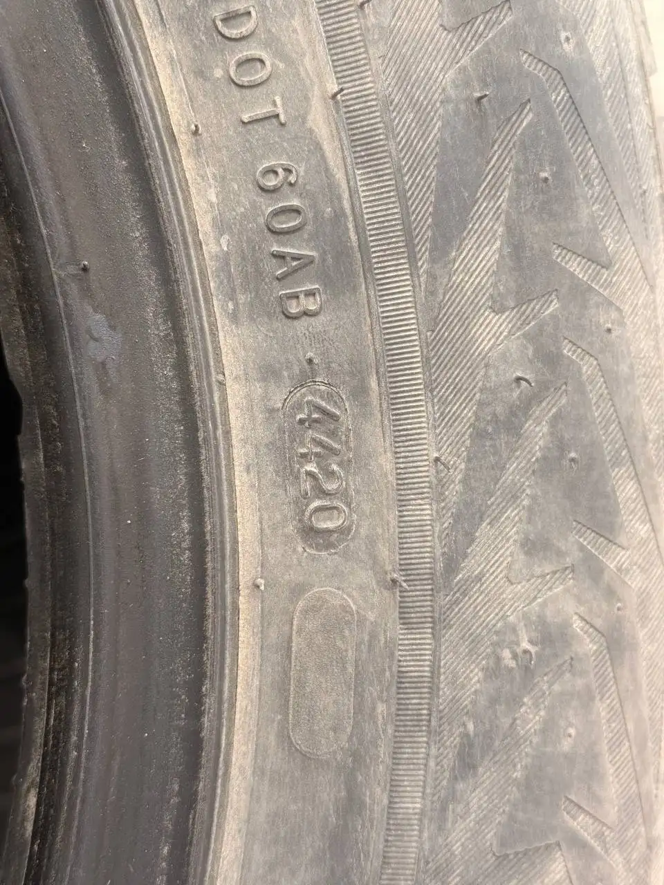 Продам зимние шины 205/65/16 и 235/55/17 - Шины и диски (Авто) в Тольятти