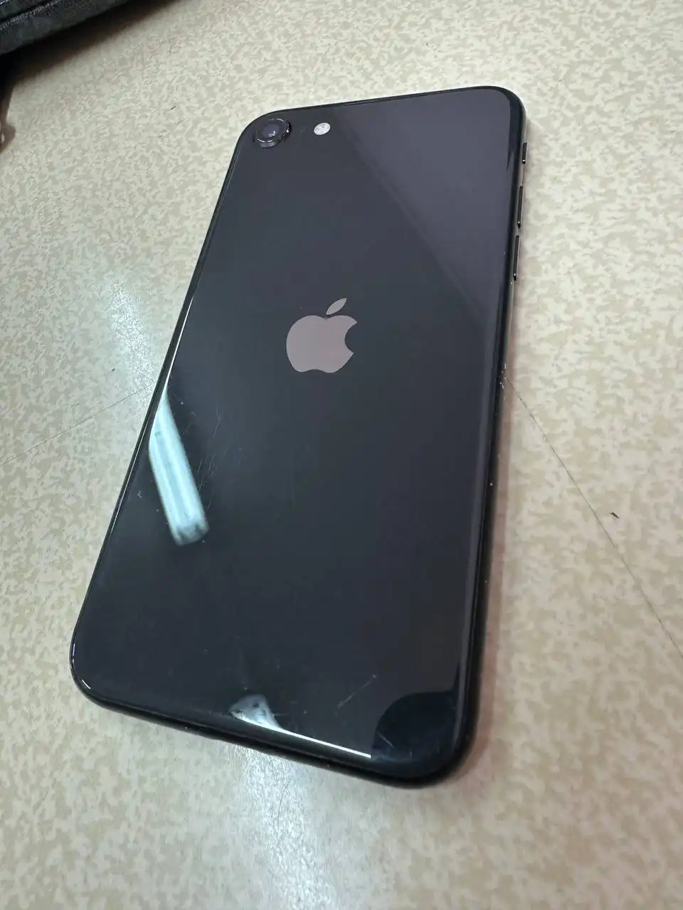 Продам iPhone SE 2GEN (2022) 64 гб