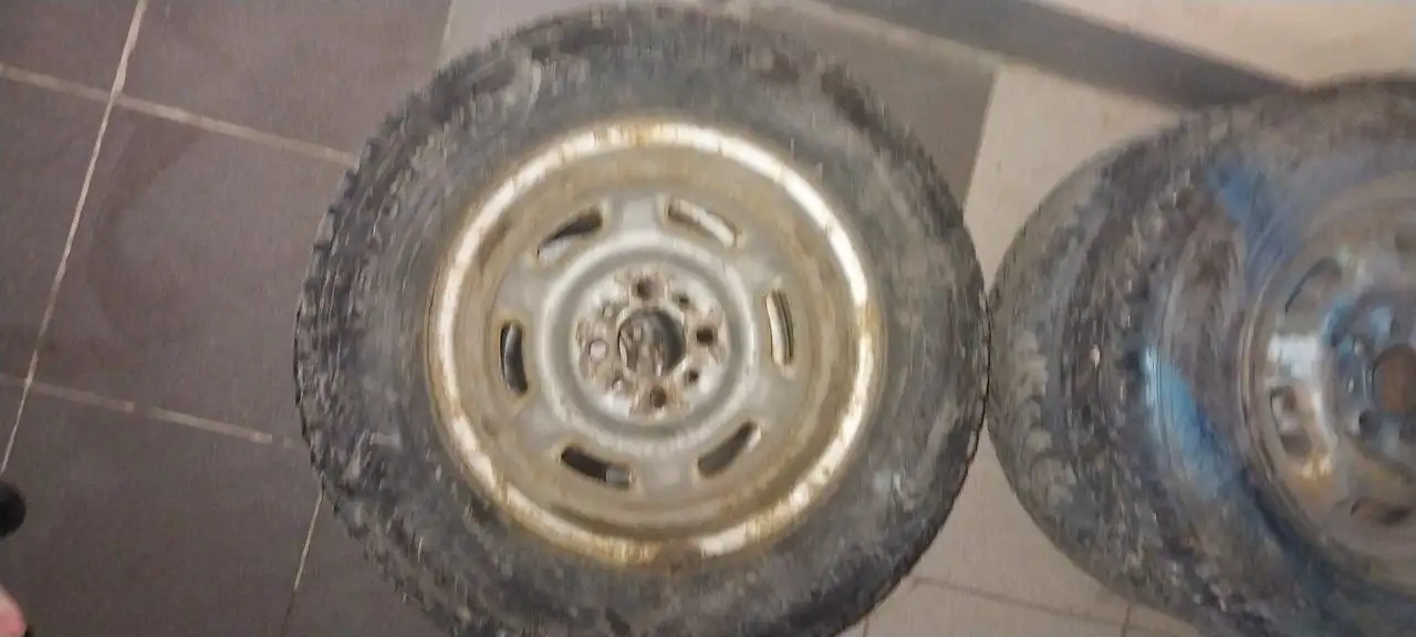 Продажа 4 дисков R13 с потрёпанной резиной - Запчасти (Авто) в Самара