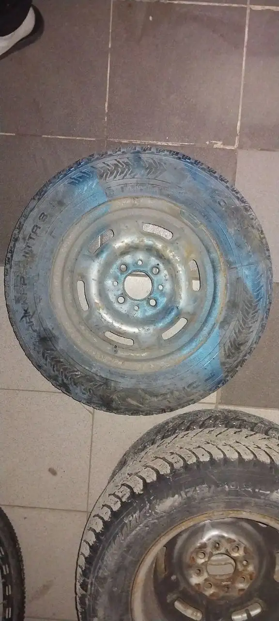 Продажа 4 дисков R13 с потрёпанной резиной - Запчасти (Авто) в Самара