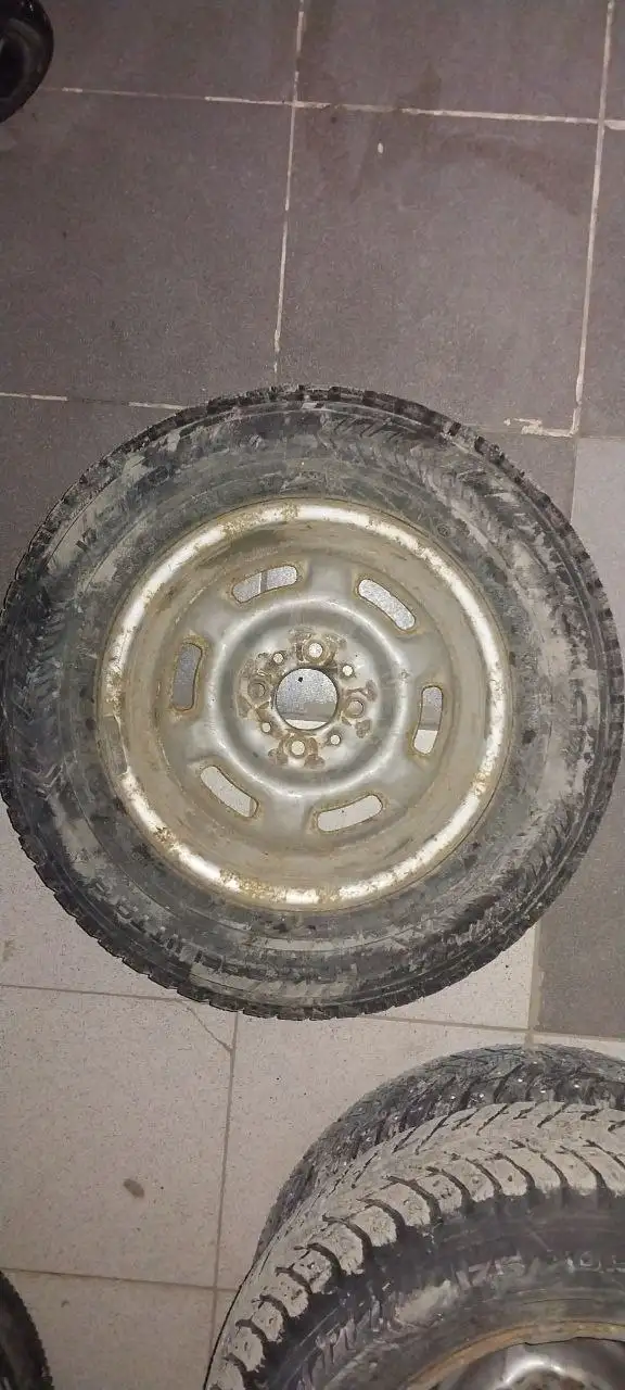 Продажа 4 дисков R13 с потрёпанной резиной - Запчасти (Авто) в Самара