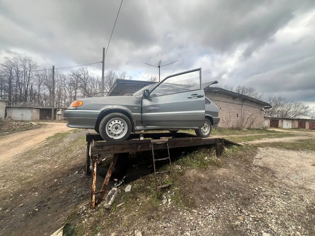 Продажа ВАЗ 2113 с целым дном и бодрым мотором - Легковые автомобили (Авто) в Самара